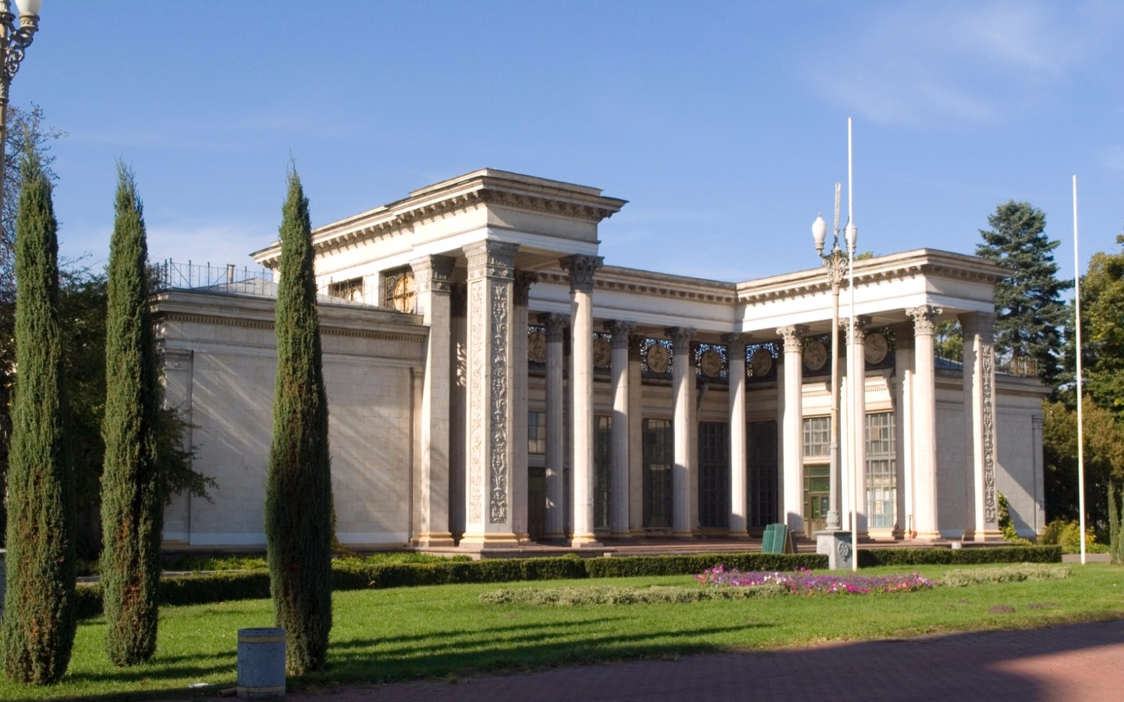 Павильон 8